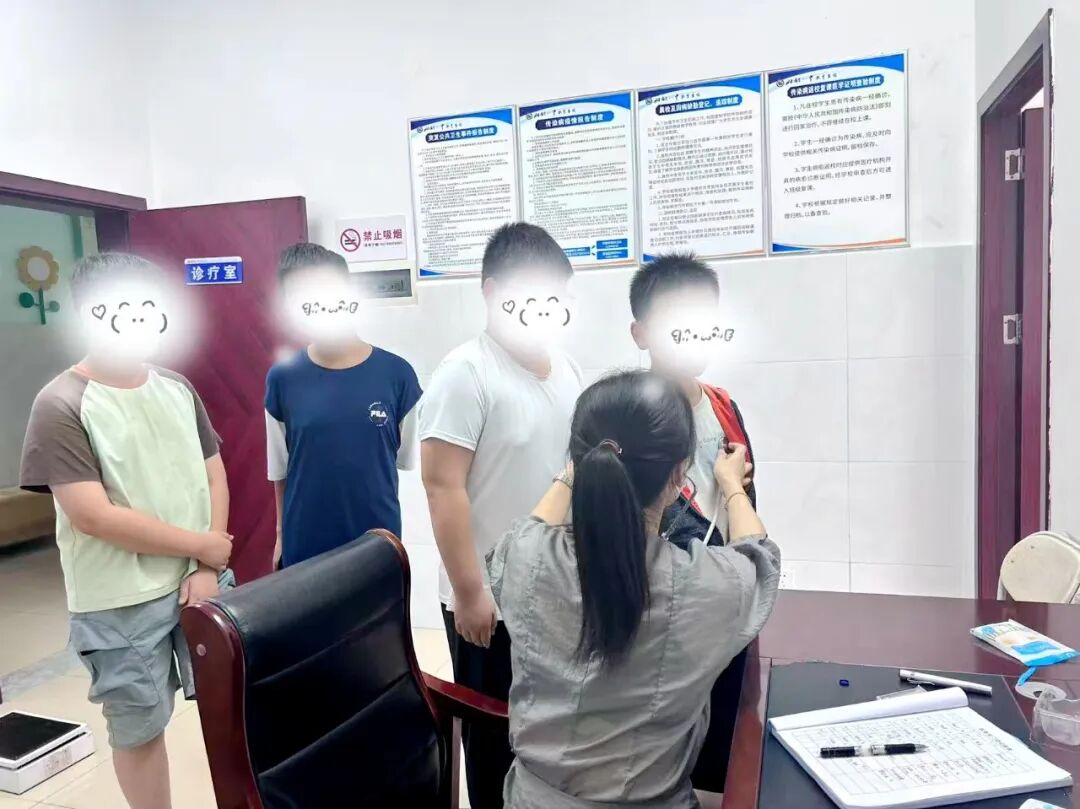把诊室搬进校园里——记湘潭市第一人民医院派驻校医罗芳