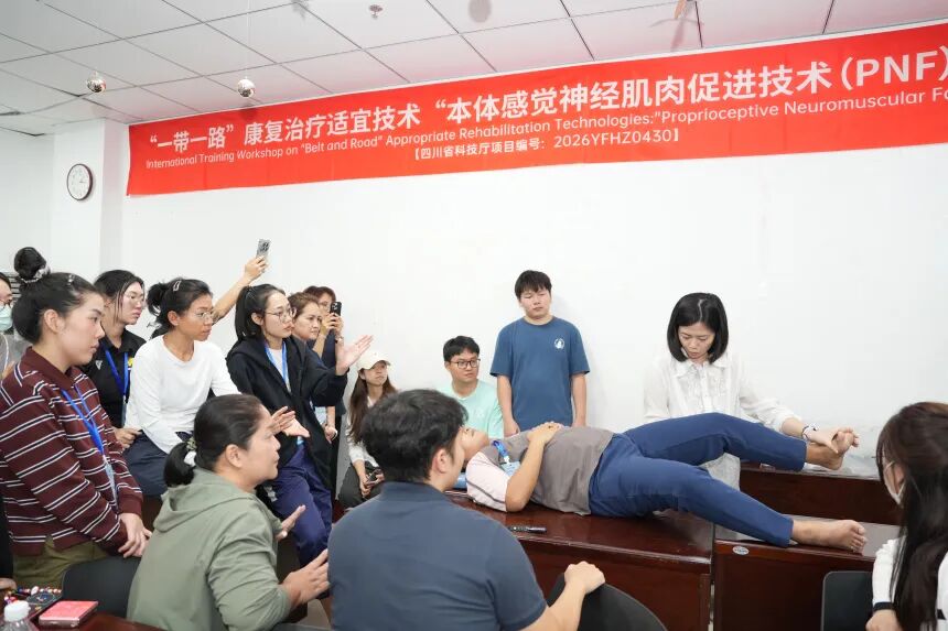 四川泰康医院康复科孙增春主任及康复团队受邀授课“一带一路”康复治疗适宜技术“本体感觉神经促进技术PNF”国际培训班