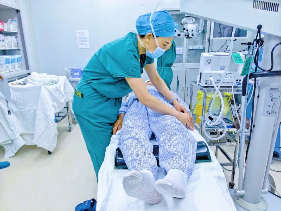 中心人风采丨那双手的温度
