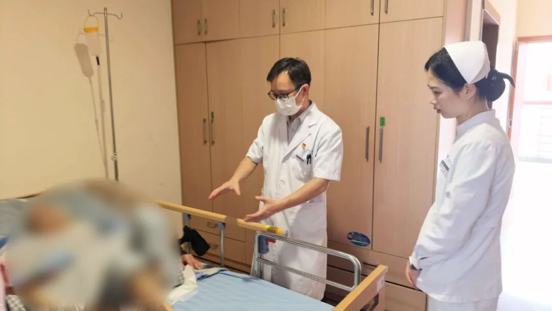 重阳敬老|我院与五象养老服务中心联合开展常态化巡诊查房