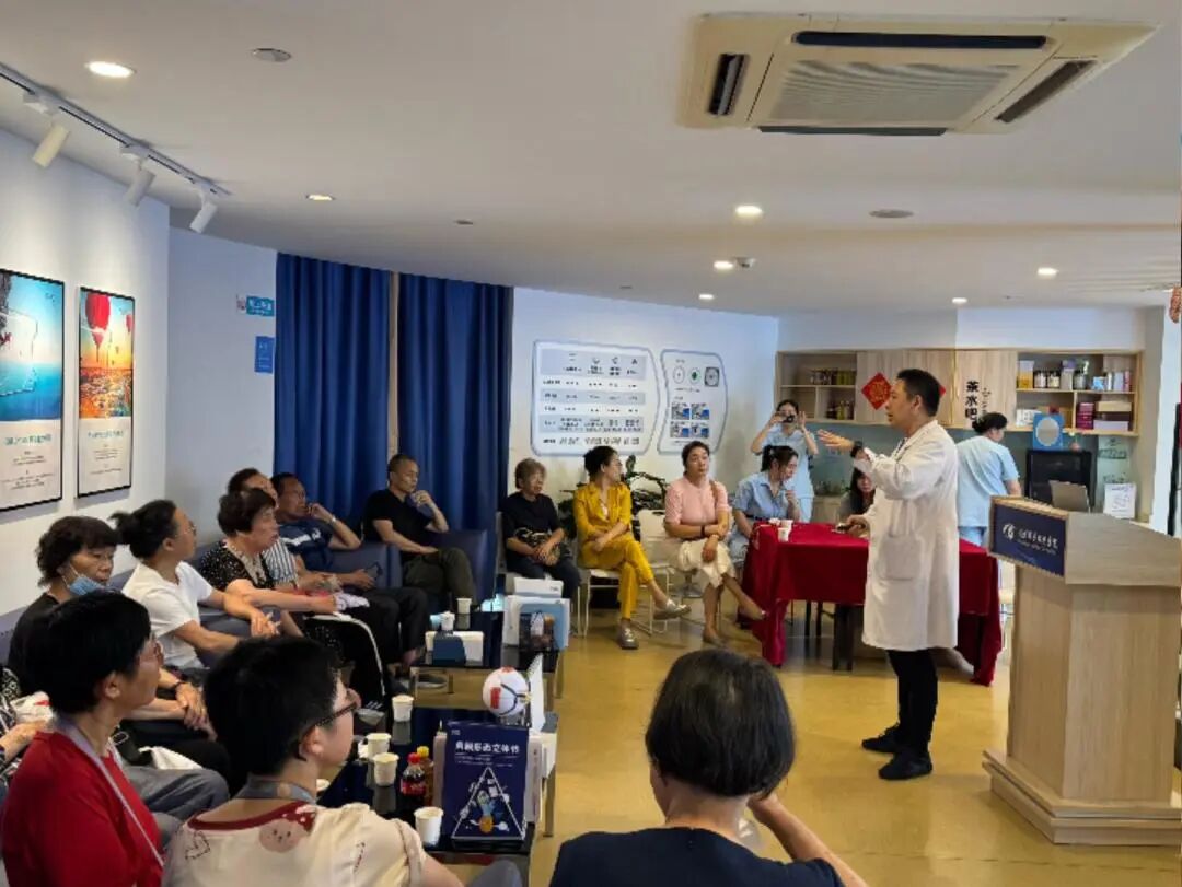 重阳敬老,让爱“看得见” | 温州华厦明乐眼科陪长辈们温暖过节