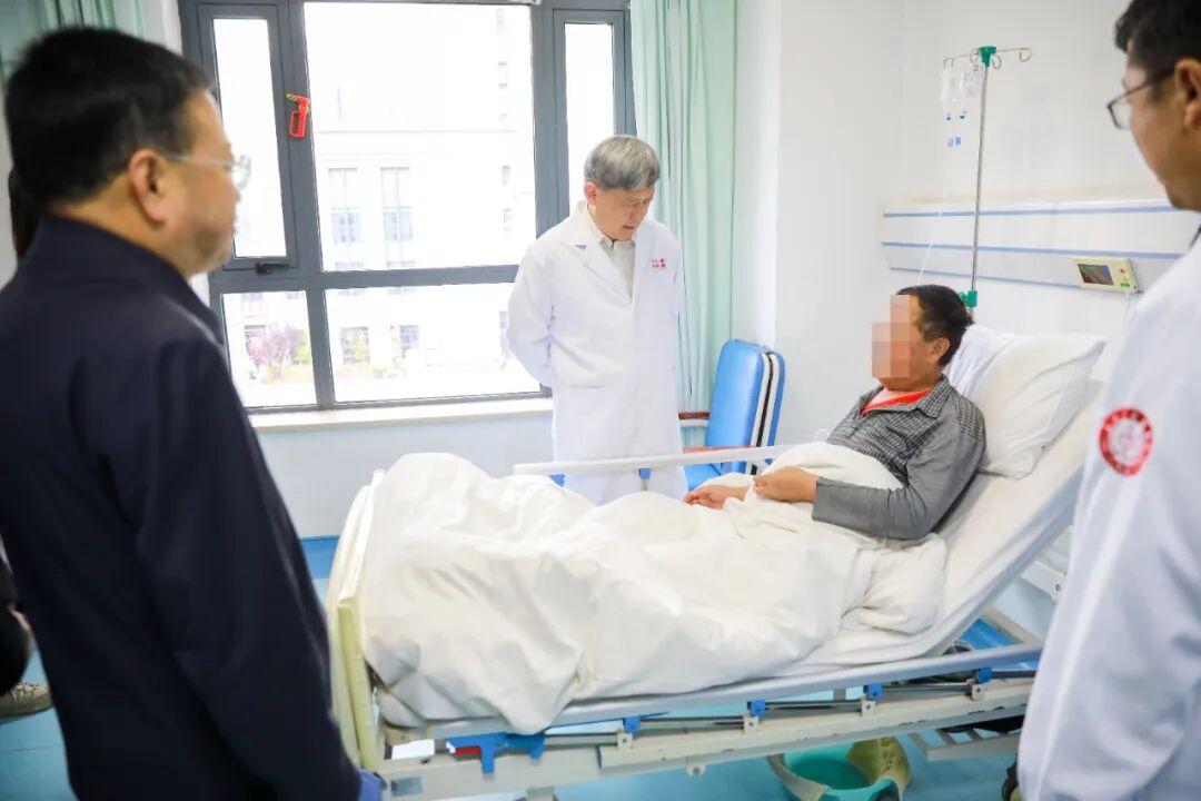 名师传薪火 思辨促提升|岐黄学者刘清泉教授在我院讲学收徒并开展教学查房