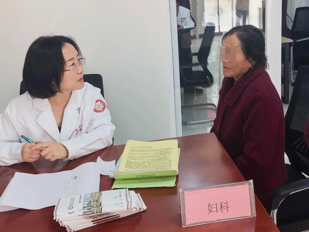 我院多学科联合开展“关爱女性·关注健康”大型公益义诊活动