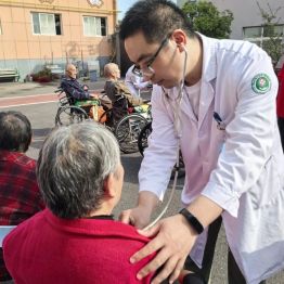 弘扬敬老美德，守护银发健康｜河科大二附院老年医学科敬老月系列健康活动暖心启幕