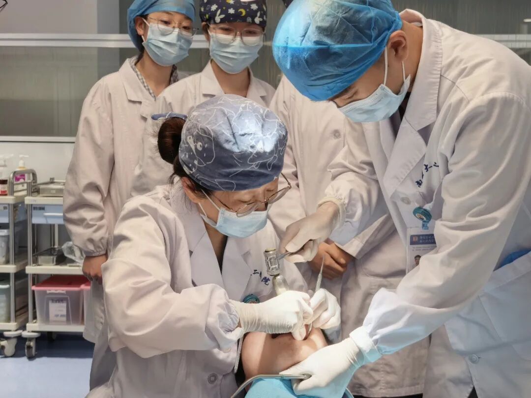 南医大二附院•岗位工匠29|杨旭:匠心守齿,温心行医