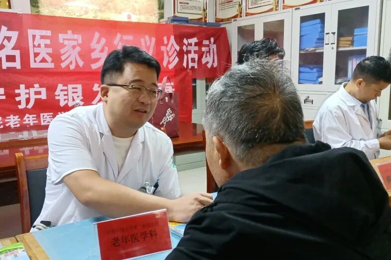 弘扬敬老美德，守护银发健康｜河科大二附院老年医学科敬老月系列健康活动暖心启幕