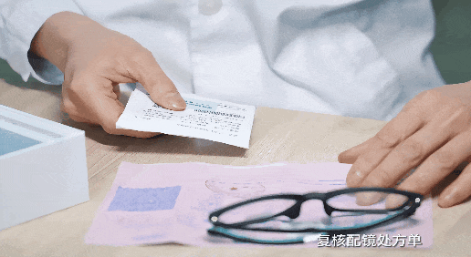 简单验配一副眼镜，需要几十个人的医疗团队来把关？是真的