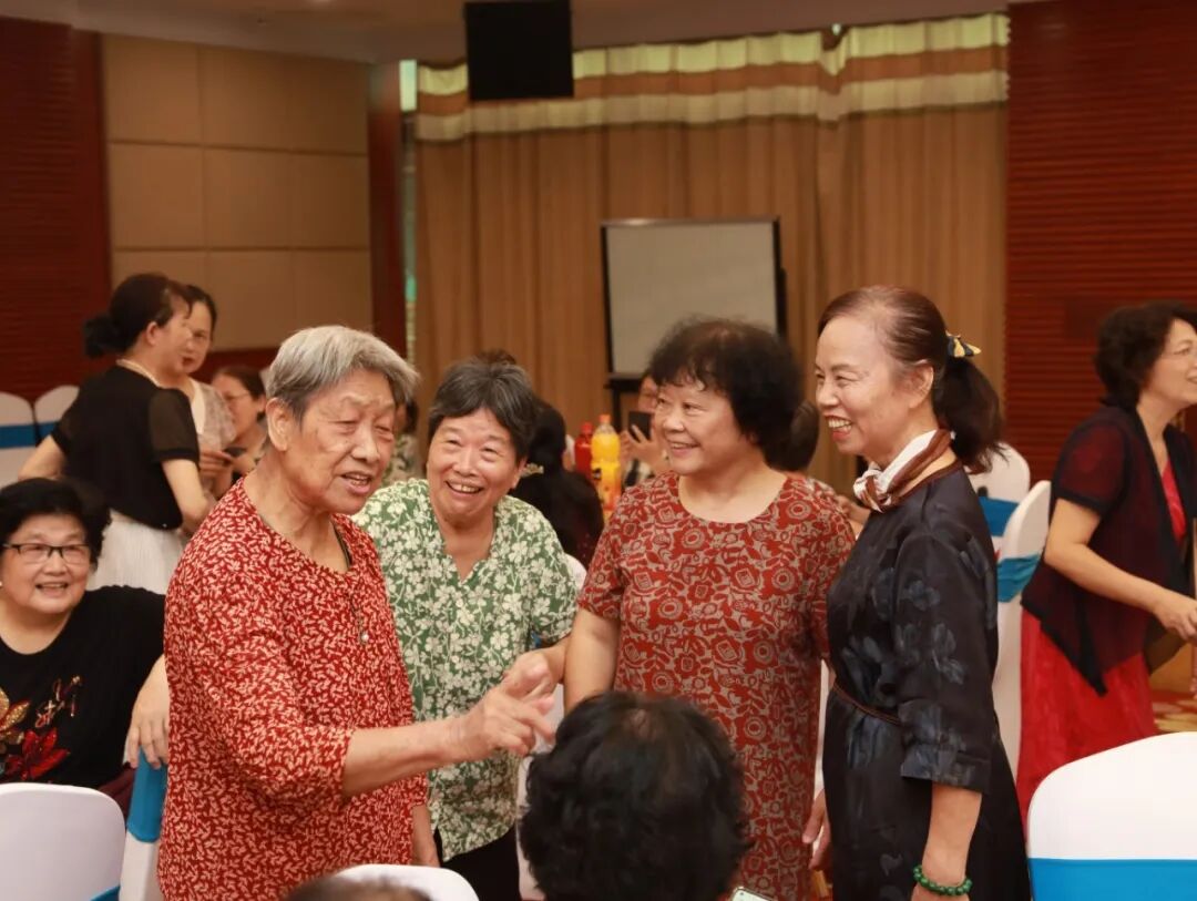 金秋敬老 情暖重阳｜我院举办重阳节离退休职工茶话会