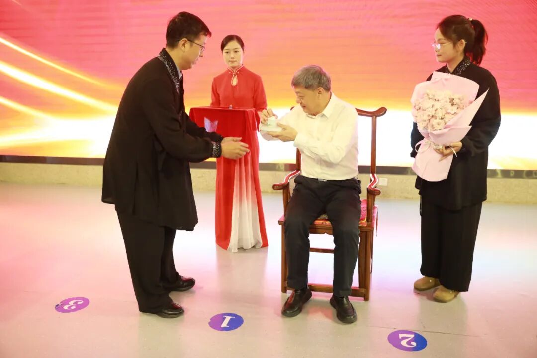 名师传薪火 思辨促提升|岐黄学者刘清泉教授在我院讲学收徒并开展教学查房