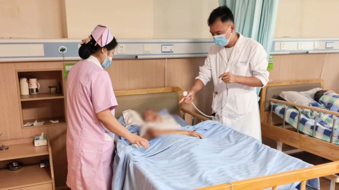 重阳敬老|我院与五象养老服务中心联合开展常态化巡诊查房