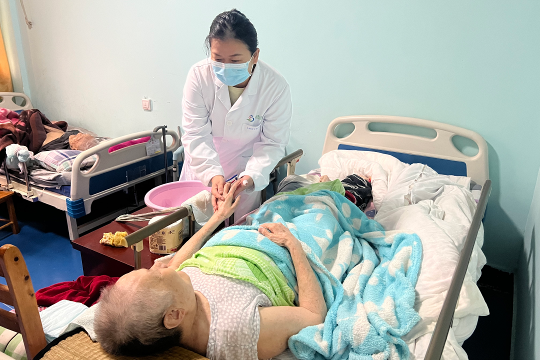 贺重阳 送温暖 护健康 | 我院慢病管理与康复中心开展重阳系列惠民健康活动