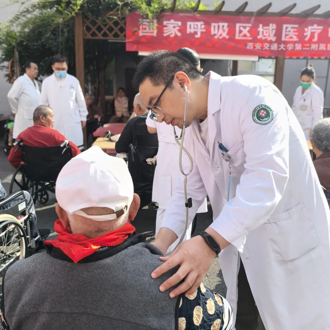 弘扬敬老美德，守护银发健康｜河科大二附院老年医学科敬老月系列健康活动暖心启幕