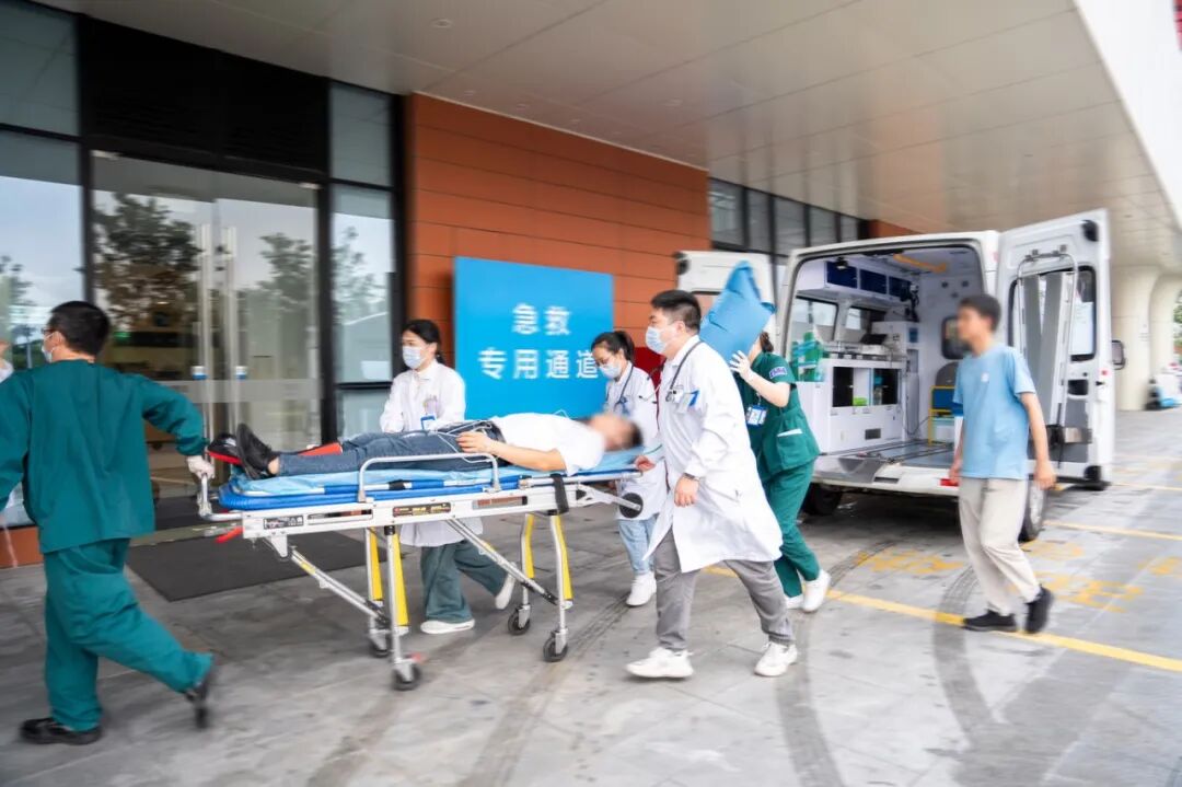 突发心梗!争分夺秒抢通血管