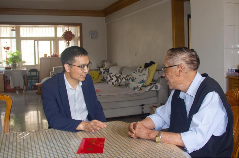 玉溪市人民医院开展“敬老月”走访慰问活动