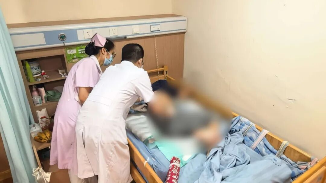 重阳敬老|我院与五象养老服务中心联合开展常态化巡诊查房