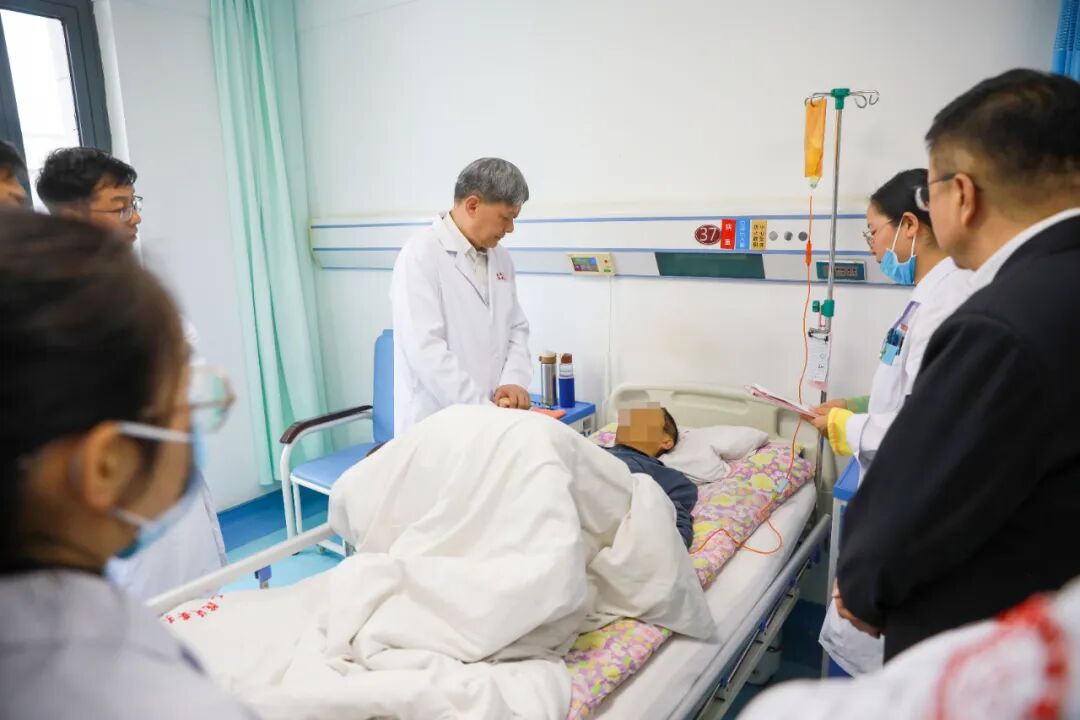 名师传薪火 思辨促提升|岐黄学者刘清泉教授在我院讲学收徒并开展教学查房