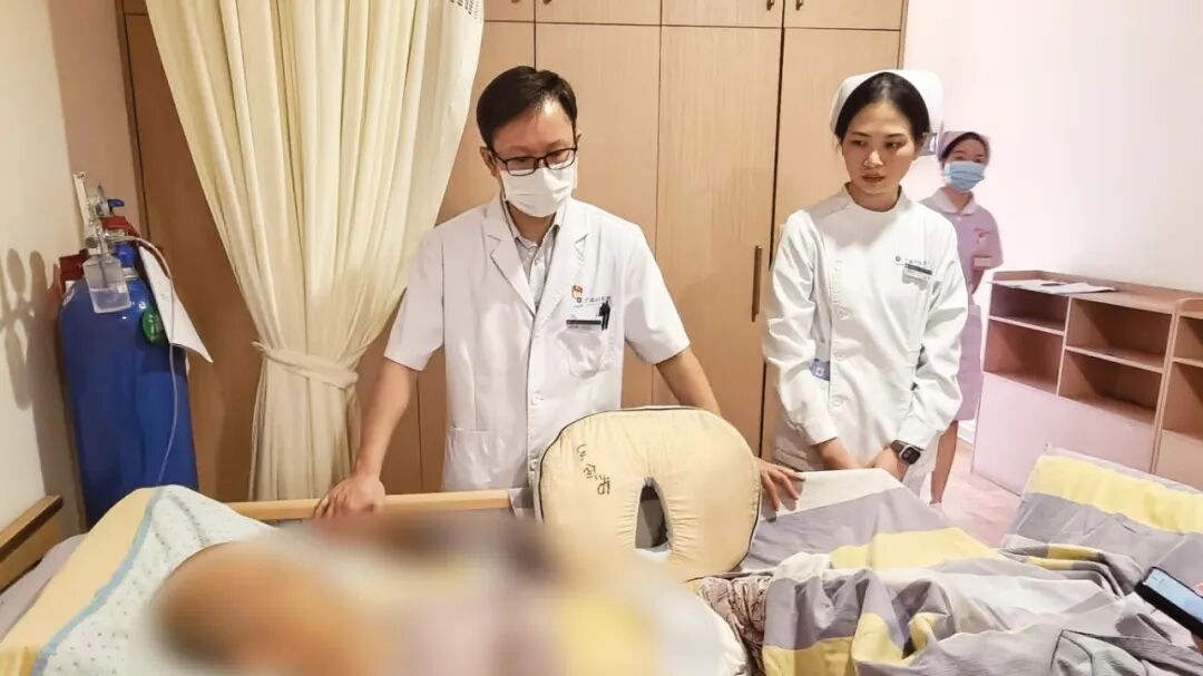 重阳敬老|我院与五象养老服务中心联合开展常态化巡诊查房