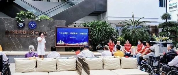 岁岁安康 | 广西自贸区医院开展“九九重阳·医暖桑榆”重阳节主题活动