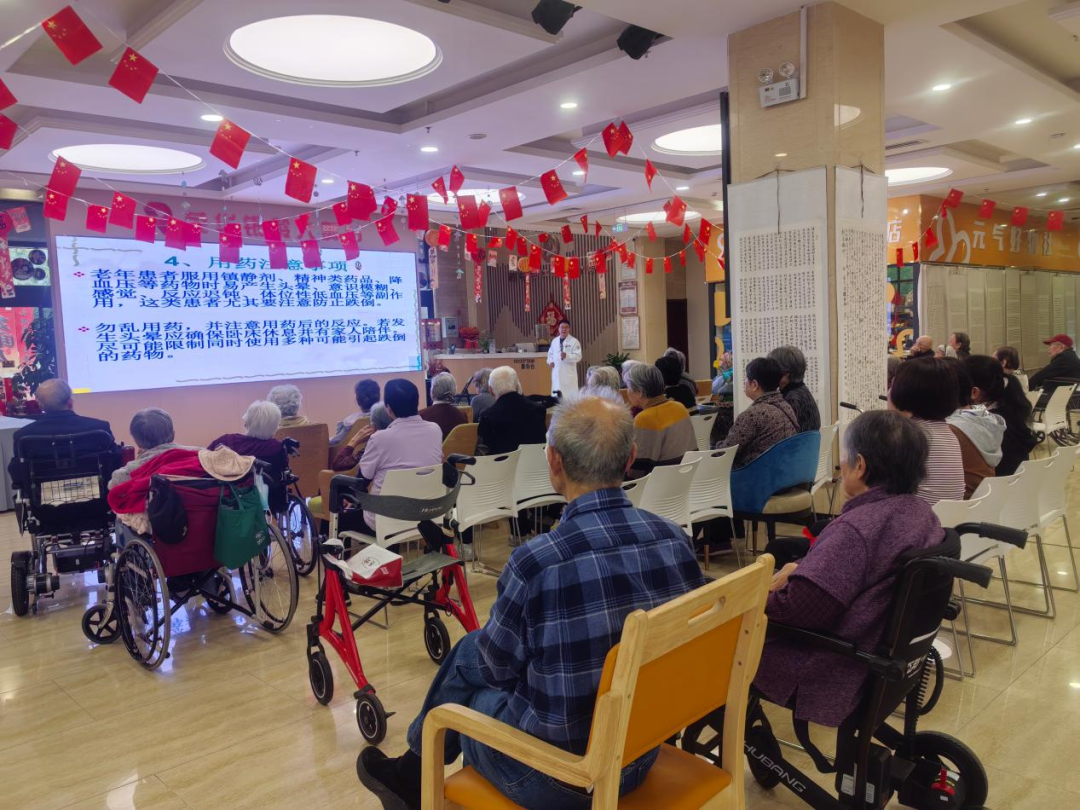 关爱老人,从预防跌倒开始 —— 西安市中医医院老年病科开展重阳科普送健康与义诊活动