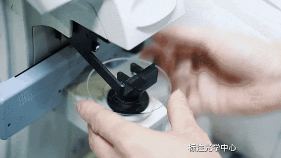 简单验配一副眼镜，需要几十个人的医疗团队来把关？是真的
