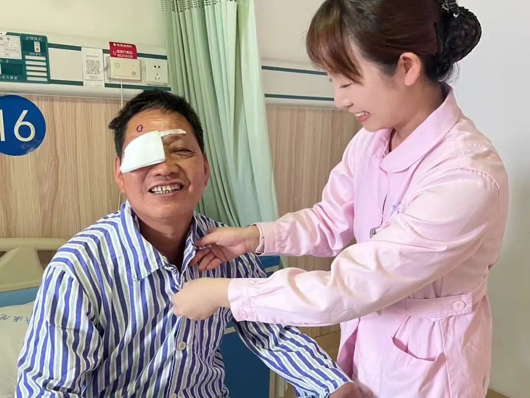 重阳敬老,让爱“看得见” | 温州华厦明乐眼科陪长辈们温暖过节