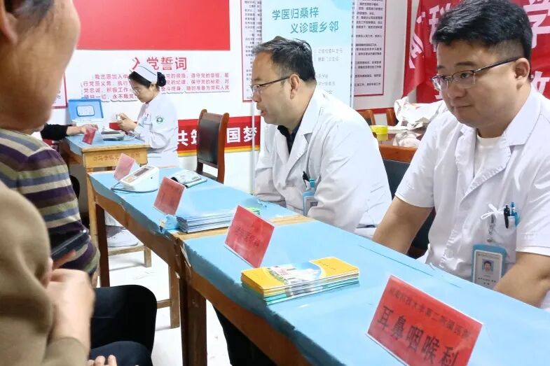弘扬敬老美德，守护银发健康｜河科大二附院老年医学科敬老月系列健康活动暖心启幕