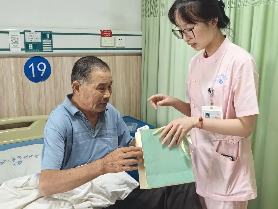 重阳敬老,让爱“看得见” | 温州华厦明乐眼科陪长辈们温暖过节
