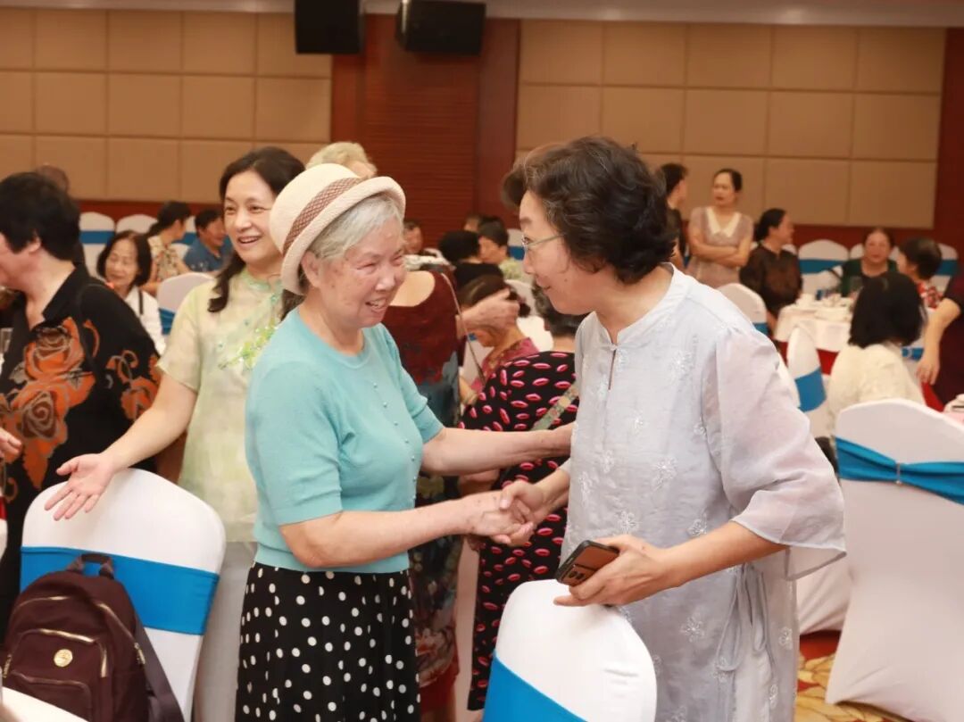 金秋敬老 情暖重阳｜我院举办重阳节离退休职工茶话会