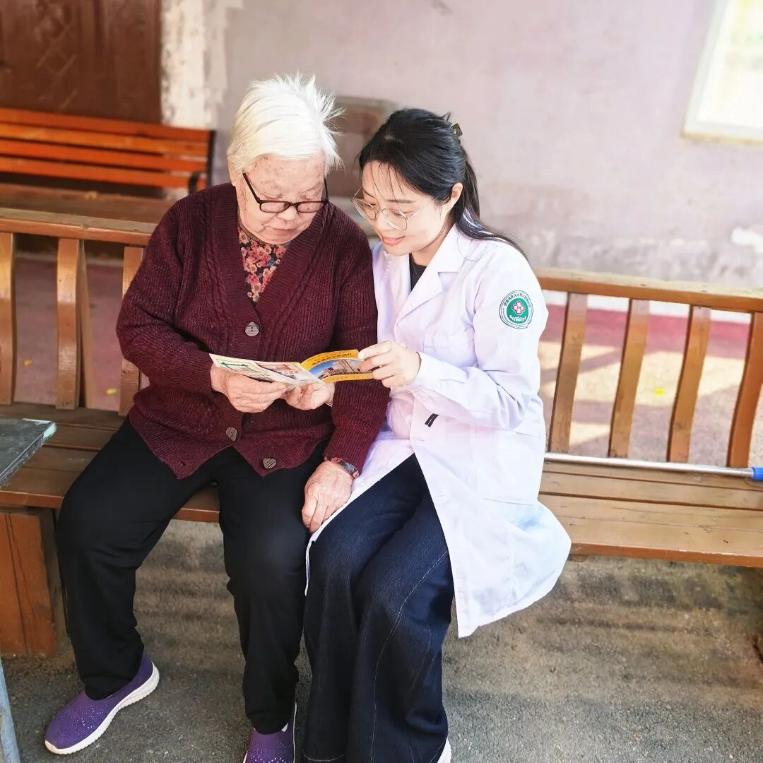弘扬敬老美德，守护银发健康｜河科大二附院老年医学科敬老月系列健康活动暖心启幕