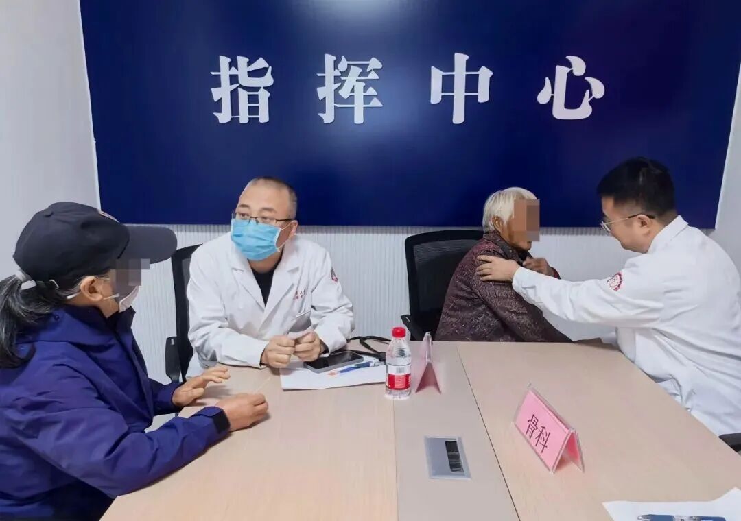 我院多学科联合开展“关爱女性·关注健康”大型公益义诊活动