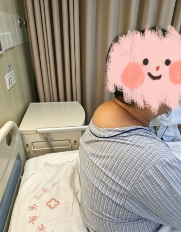 脖子后面长了个包,别以为只是“富贵包”!检查发现另有原因!