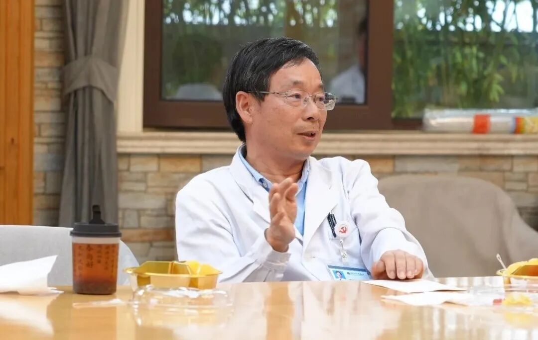 情暖重阳话初心，薪火相传启新程丨徐州仁慈医院举行重阳节老职工座谈会