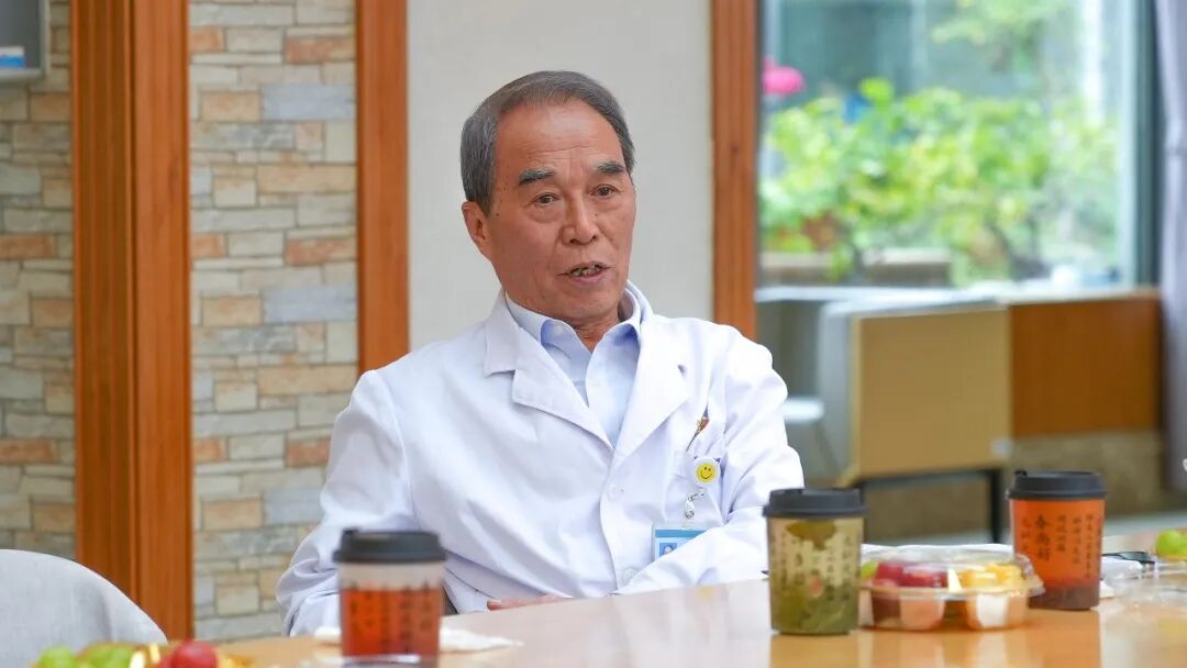 情暖重阳话初心，薪火相传启新程丨徐州仁慈医院举行重阳节老职工座谈会