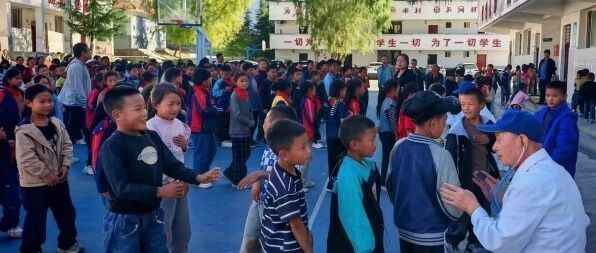 踏破昭觉千重岭，守护孩童一颗心