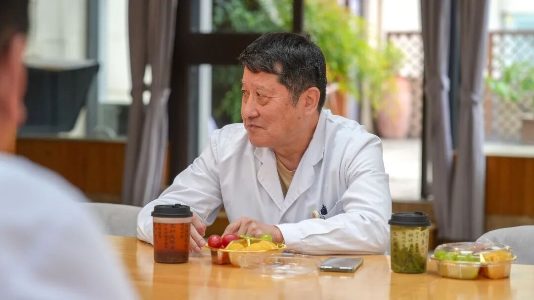 情暖重阳话初心，薪火相传启新程丨徐州仁慈医院举行重阳节老职工座谈会