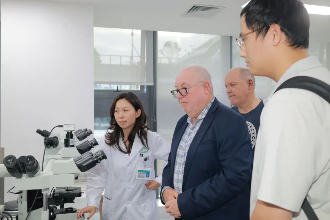 国际血液学专家莅临桂林医科大学一附院漓东院区参观交流