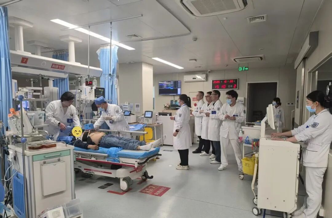 14次除颤背后：一场从门诊分诊就开始的生命赛跑