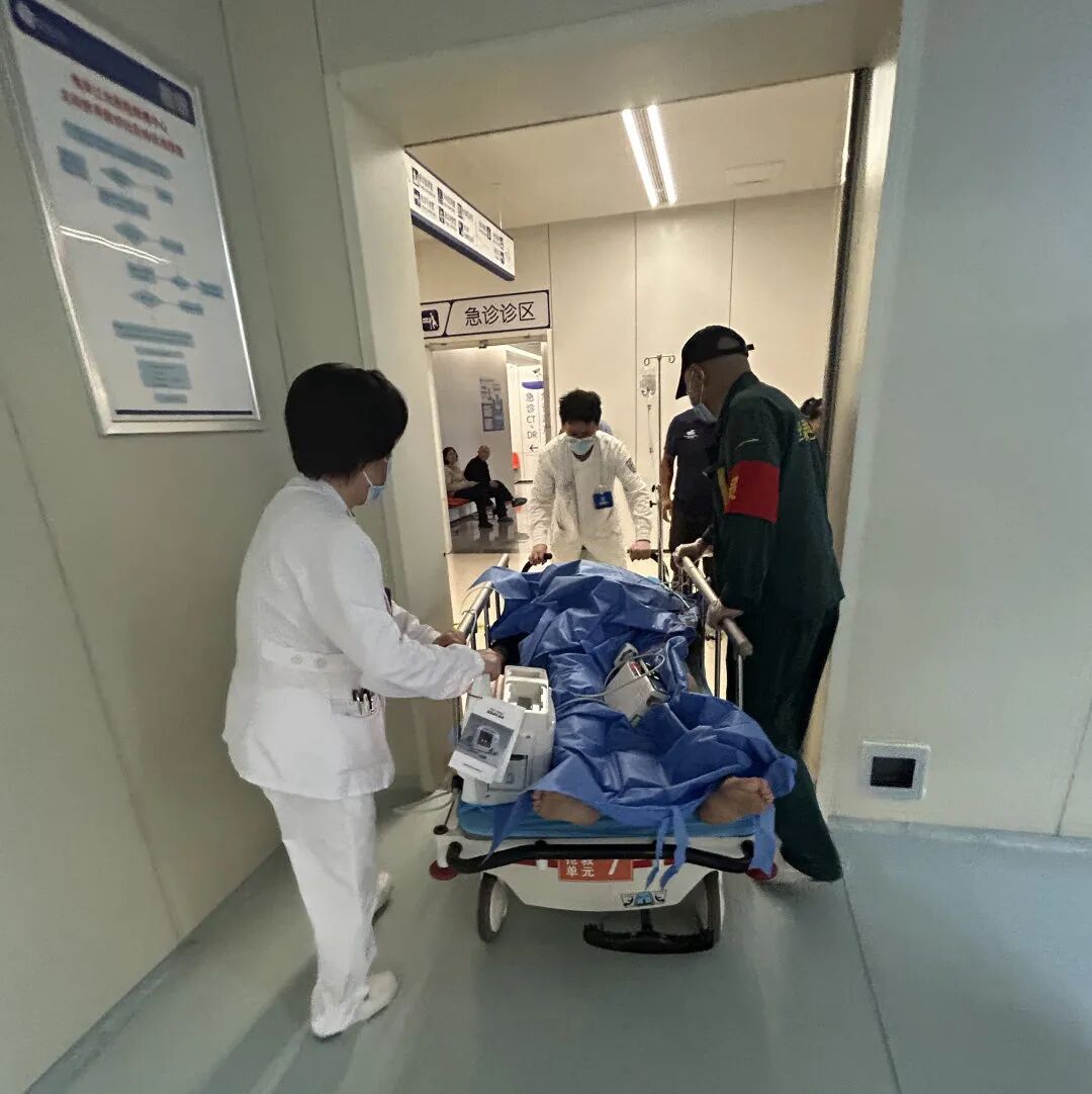 14次除颤背后：一场从门诊分诊就开始的生命赛跑