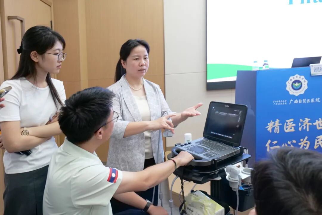以医为桥 共促互鉴|东盟国家青少年体育技术交流研修班走进广西自贸区医院