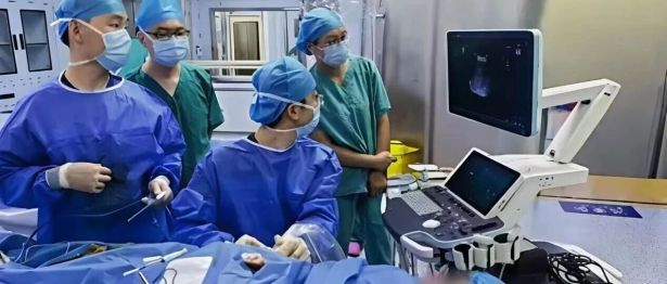 多学科协同攻坚：玉医首例肝包膜旁高危肝癌微波消融，为多发性骨髓瘤患者造血干细胞移植扫清障碍
