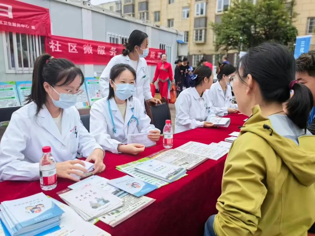 金秋敬老月：“红细胞”做客秦风热线，讲述医院助老故事