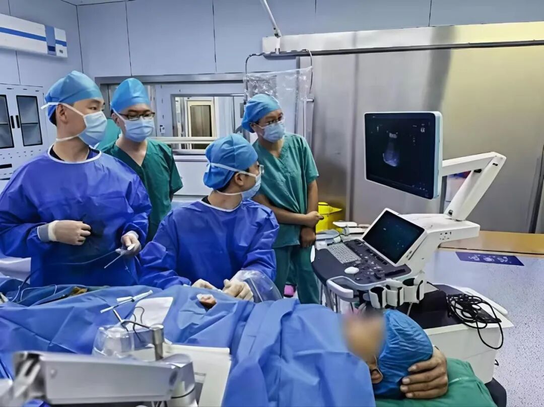 多学科协同攻坚：玉医首例肝包膜旁高危肝癌微波消融，为多发性骨髓瘤患者造血干细胞移植扫清障碍