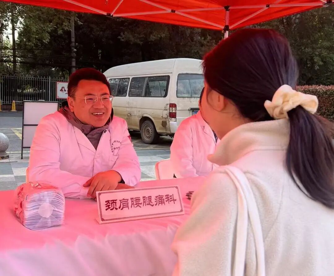 骨健康江城行丨医暖金秋 健康到家——我院连赴三场公益义诊，把骨健康服务送到群众身边