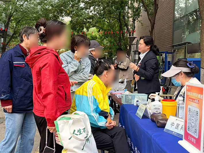 医心助老护银龄，青春志愿暖重阳——北京华生康复医院开展敬老月社区公益义诊活动