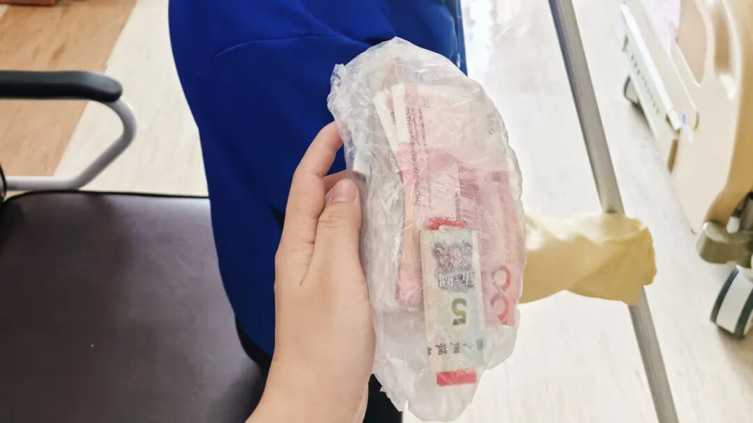 别人捡钱想“怎么花”,正兴保洁阿姨只想“怎么还”