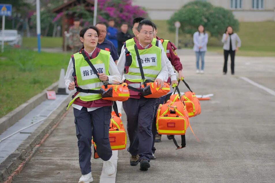金堂县背囊化医疗应急快速反应小分队外训班（首期）顺利举行