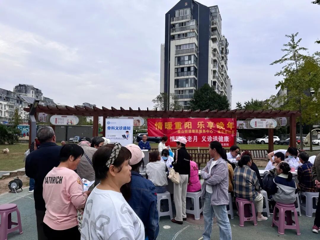 情暖“敬老月”｜南京江北医院多场暖心健康服务，把关爱送到长辈身边