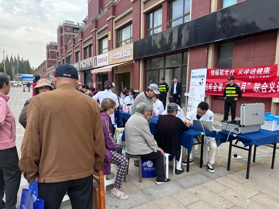 情暖“敬老月”｜南京江北医院多场暖心健康服务，把关爱送到长辈身边