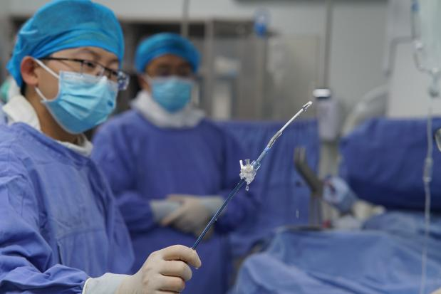 不开胸,修复 “心门”!二附院开展首例经导管二尖瓣钳夹术